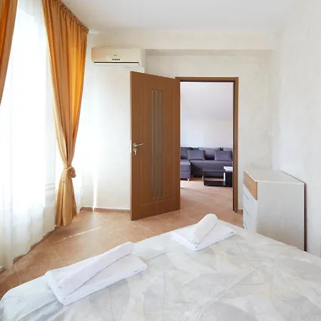 Family Summer Szálloda Ravda